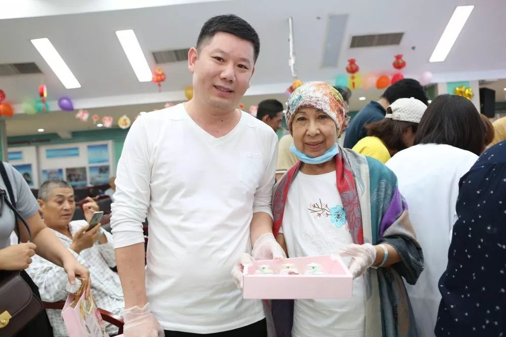 ny16_656216.jpg a18.jpg