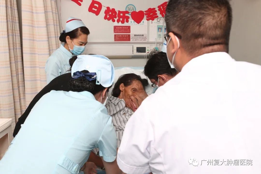 ny03_331114.jpg h1.jpg